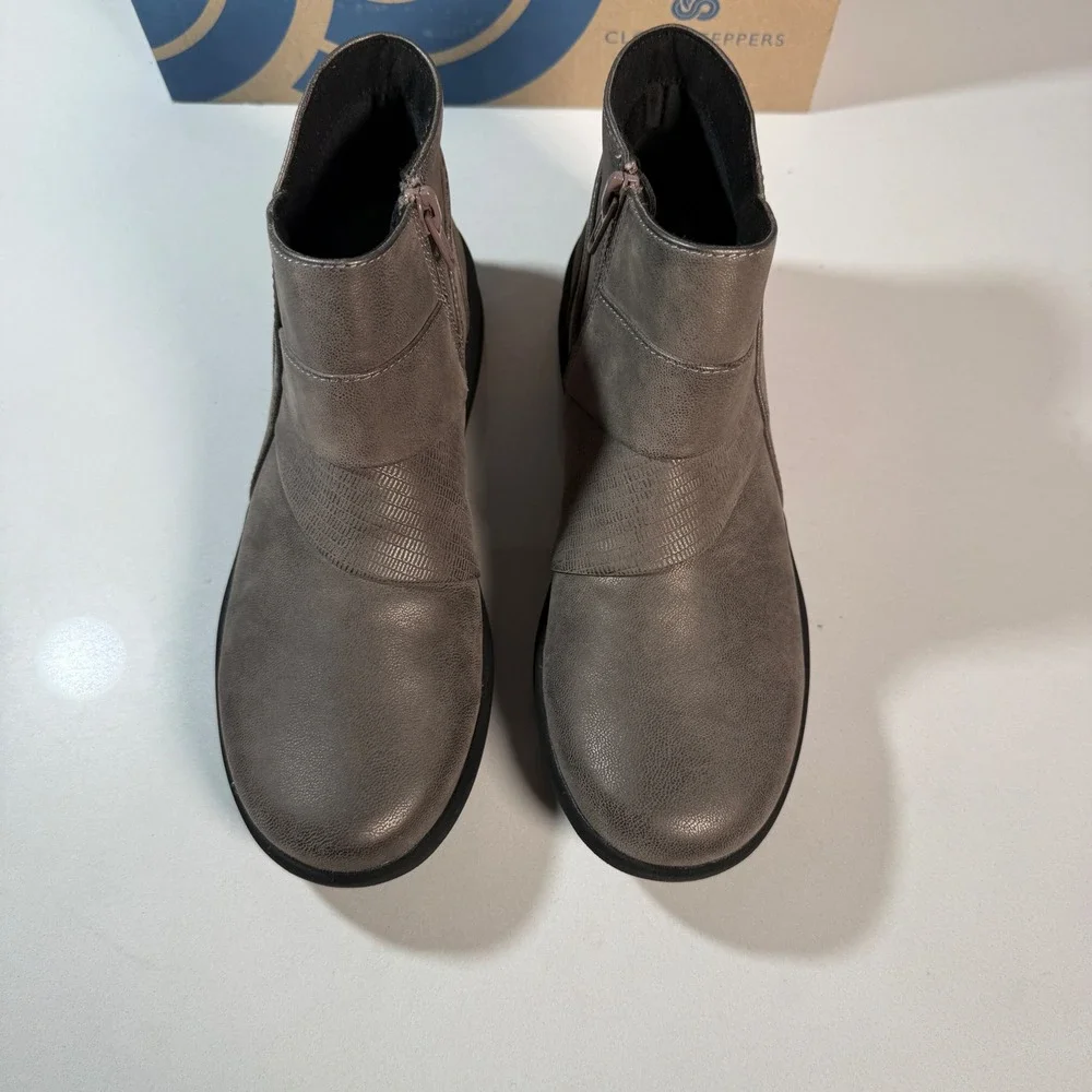 Clarks Cloudsteppers Ankle Boots Womens 6.5 with side zip